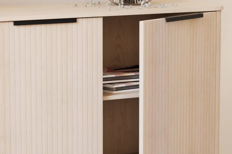 Kopparbo Sideboard Vitlaserad Ek - Ljust vitlaserat ekträ - Products - Förvaring - Förvaringsmöbler - Sideboard & skänk