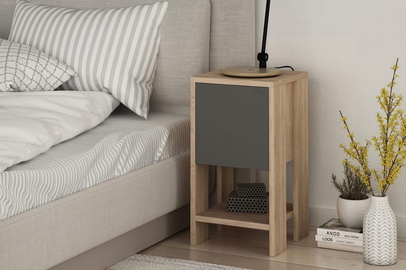 Homitis Sängbord 30 cm med Förvaring Hylla + Lucka - Ekfärg/Mörkgrå - Products - Möbler - Bord & matgrupp - Avlastningsbord & sidobord - Sängbord & nattduksbord