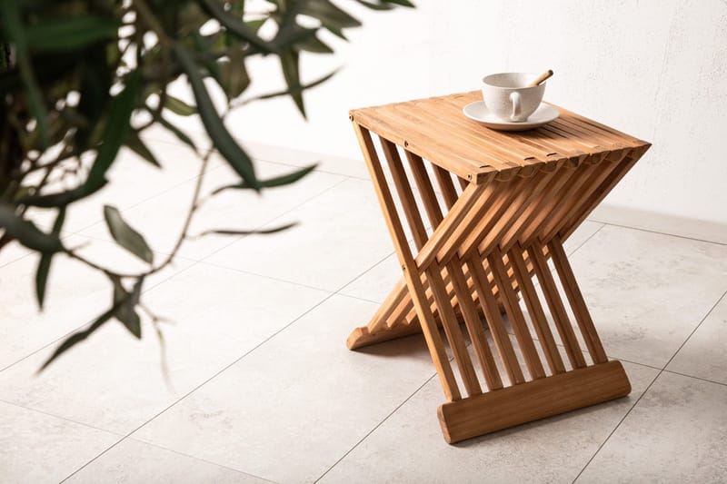 Saltö fällbart sidobord i teak - Teak - Products - Möbler - Bord & matgrupp - Avlastningsbord & sidobord - Brickbord & småbord
