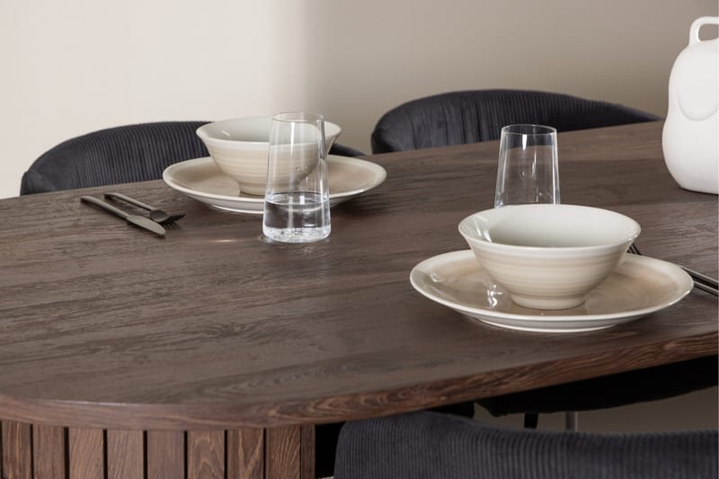 Härön Matgrupp 200 cm Oval med 4 Berit stolar - Mocca/Svart - Products - Möbler - Bord & matgrupp - Matgrupp