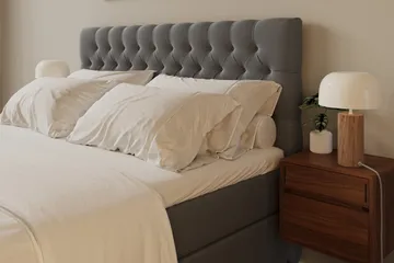 Hilton Lyx Komplett Sängpaket 160x200 cm Kontinentalsäng med knappad sänggavel i sammet - Ljusgrå / Sammet - Products - Möbler - Säng - Kontinentalsäng