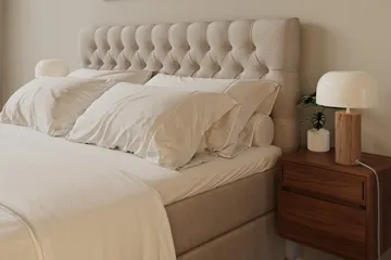 Hilton Lyx Komplett Sängpaket 180x200 cm Kontinentalsäng med knappad sänggavel - Ljusbeige - Products - Möbler - Säng - Kontinentalsäng