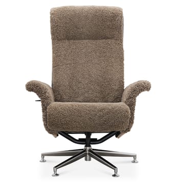 Fåtölj i fårskinn med fotpall - Ek/ljusbeige fårskinn - Ulla - Ljusbeige - Products - Möbler - Fåtölj & stolar - Fåtölj - Biofåtölj & reclinerfåtölj