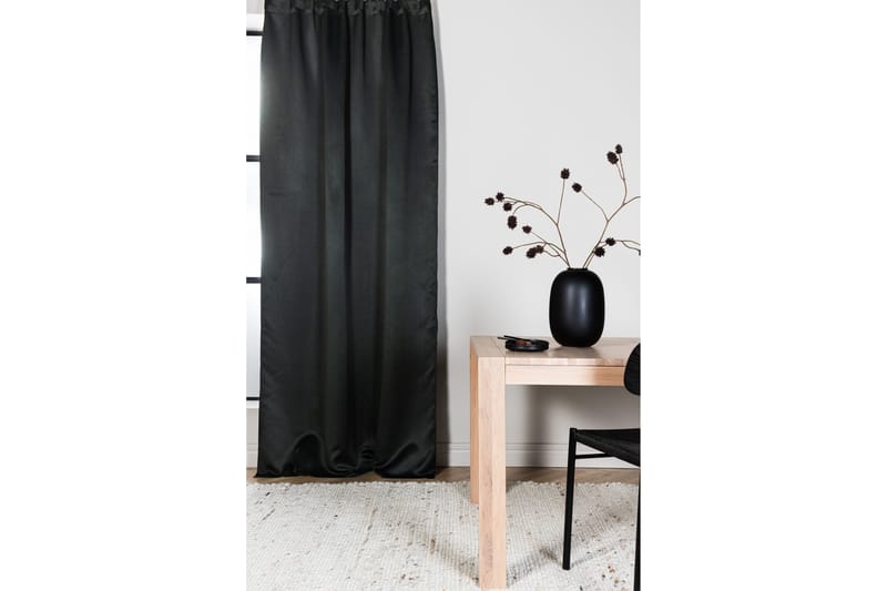 Evelyn Gardin 90x135 cm - Svart - Products - Textil & mattor - Gardiner - Gardinlängder - Kanallängd