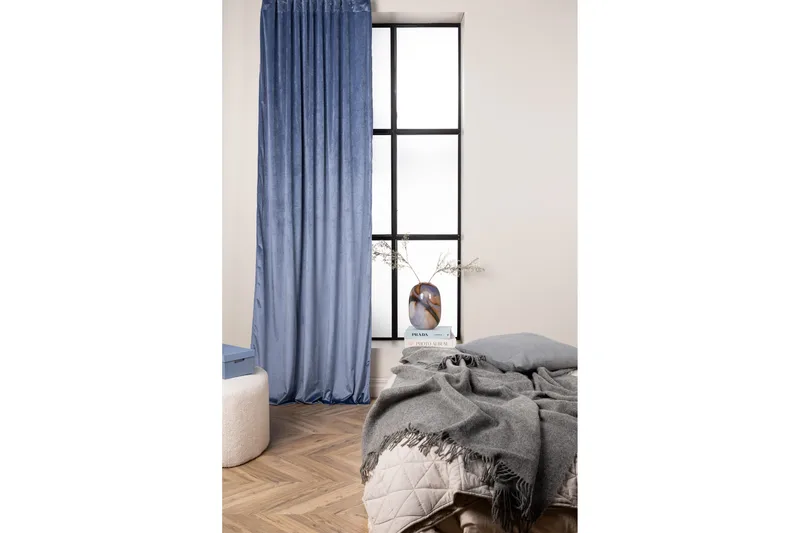 Mary Gardin 135x250 cm - Blå - Products - Textil & mattor - Gardiner - Gardinlängder - Kanallängd