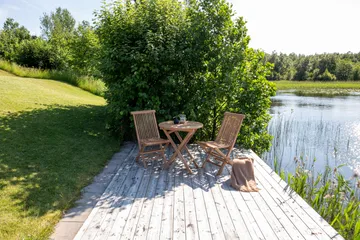 Kenya Cafégrupp Rund 70 cm + 2 Kenya Hopfällbar Stol - Brun - Products - Utemöbler & utemiljö - Utegrupp - Cafegrupp & cafeset