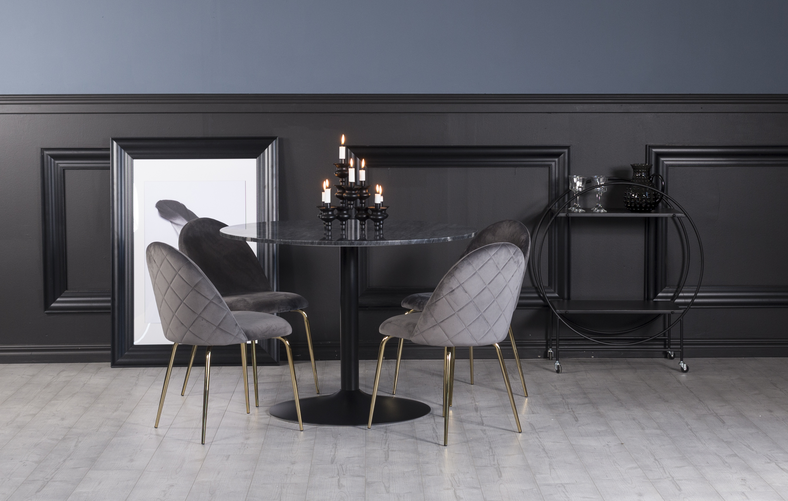 Plaza Essgruppe, Marmortisch mit 4 Plaza Samtstühlen - Grau/Schwarz + Möbelreinigung Plaza Essgruppe, Marmortisch mit 4 Plaza Samtstühlen - Grau/Schwarz + Möbelreinigung