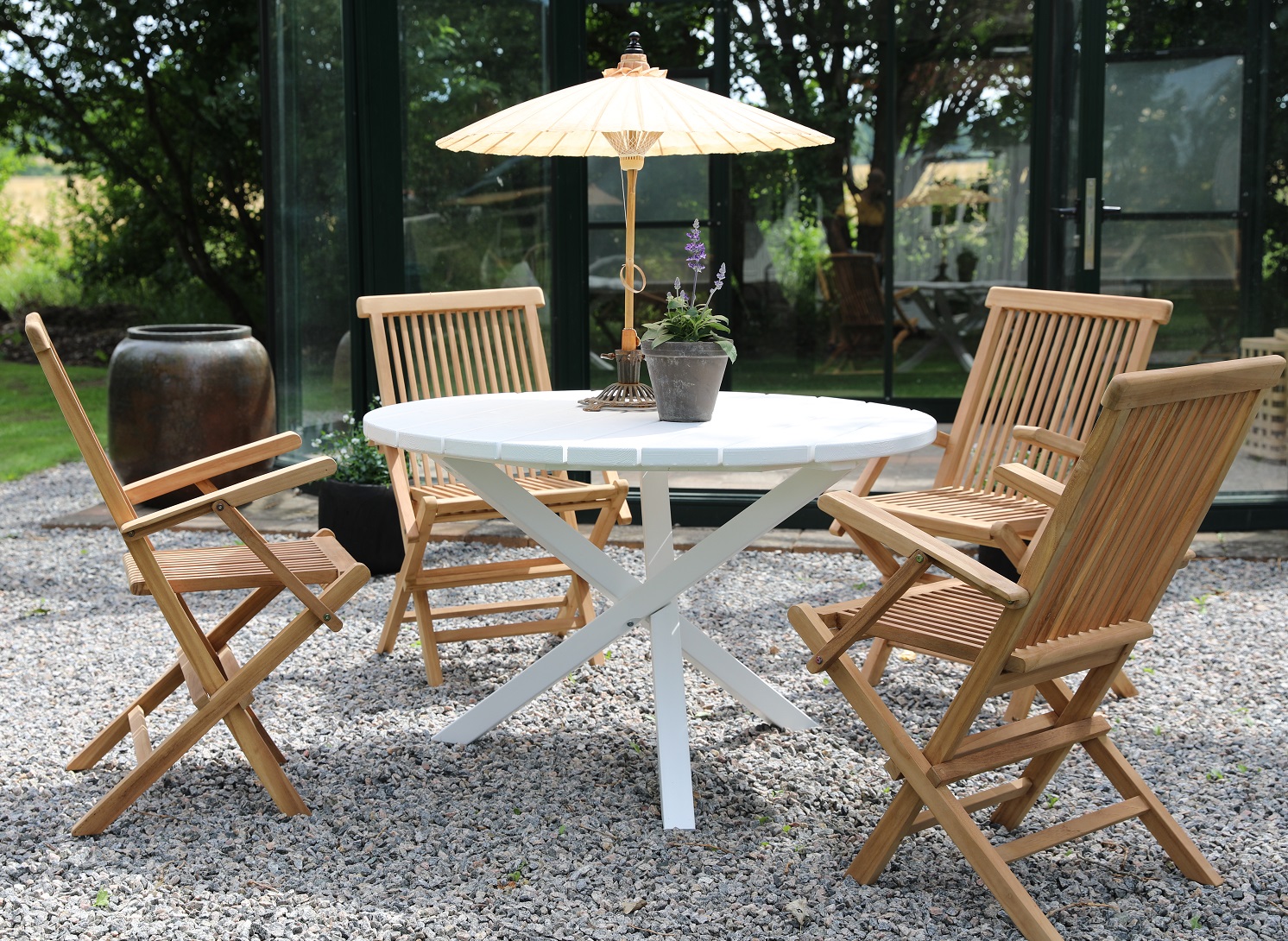 Scottsdale Essgruppe f�r drau�en, runder Tisch mit 4 Salt� Armlehnst�hlen - Teak/Wei� + Holz�l f�r M�bel
