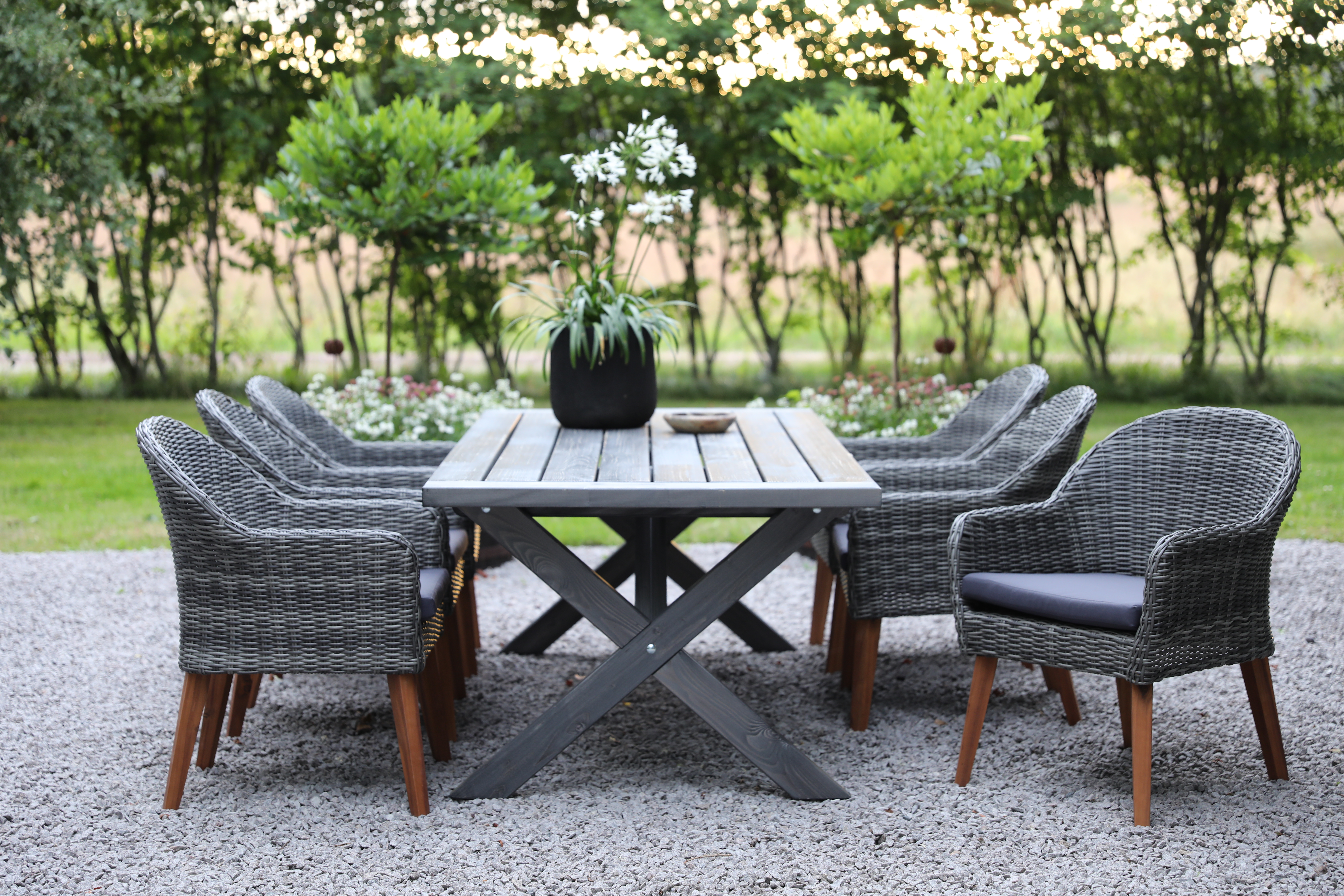 Oxford-Speisegruppe im Freien; grauer Tisch 220 cm inkl. 6 Valetta Sessel graues Kunstrattan Oxford-Speisegruppe im Freien; grauer Tisch 220 cm inkl. 6 Valetta Sessel graues Kunstrattan