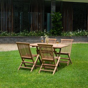 Saltö-Gartengruppe aus Teakholz; Tisch mit 4 Stühlen Saltö-Gartengruppe aus Teakholz; Tisch mit 4 Stühlen