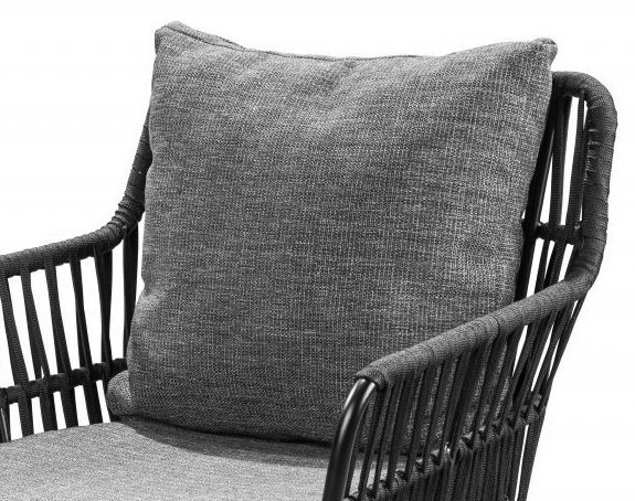 Outdoor-Stuhl mit Seil und grauen Kissen Outdoor-Stuhl mit Seil und grauen Kissen