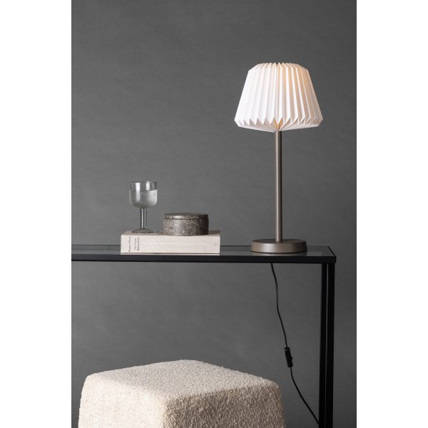 Tandådalen Tischlampe - Wildleder/Weiß Tandådalen Tischlampe - Wildleder/Weiß