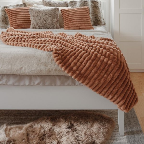 Gestreiftes Plaid Cognac - 120 x 180 cm Gestreiftes Plaid Cognac - 120 x 180 cm