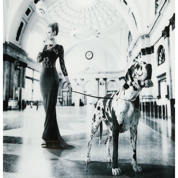 Glasbild Dame mit Hund - 120x120 cm