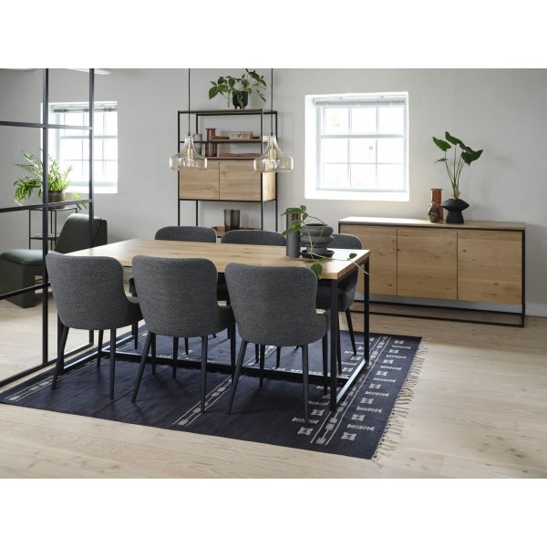 Boss Esszimmerstuhl aus dunkelgrauem Bouclè-Stoff Boss Esszimmerstuhl aus dunkelgrauem Bouclè-Stoff