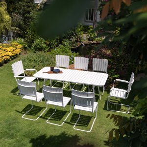 Holmsund Lebensmittelgruppe; Tisch 180x80 cm mit 8 Stühlen (2 Sessel + 6 Stühle) Holmsund Lebensmittelgruppe; Tisch 180x80 cm mit 8 Stühlen (2 Sessel + 6 Stühle)