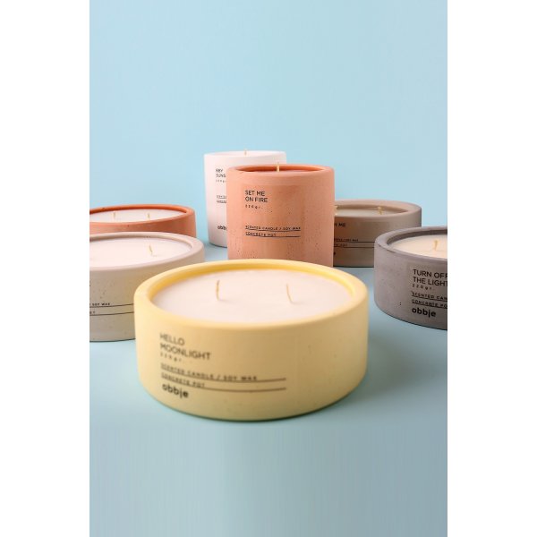 Set Me On Fire Duftkerze niedrig - Pink Set Me On Fire Duftkerze niedrig - Pink