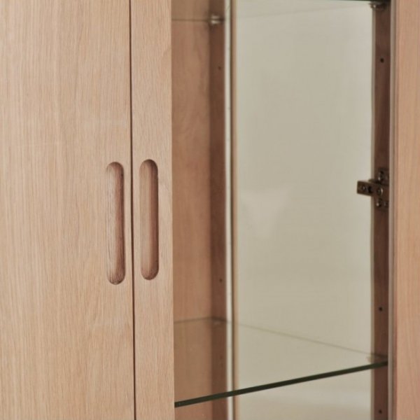 Vitrine \\\"Olivia\\\" - wei pigmentierte Eiche