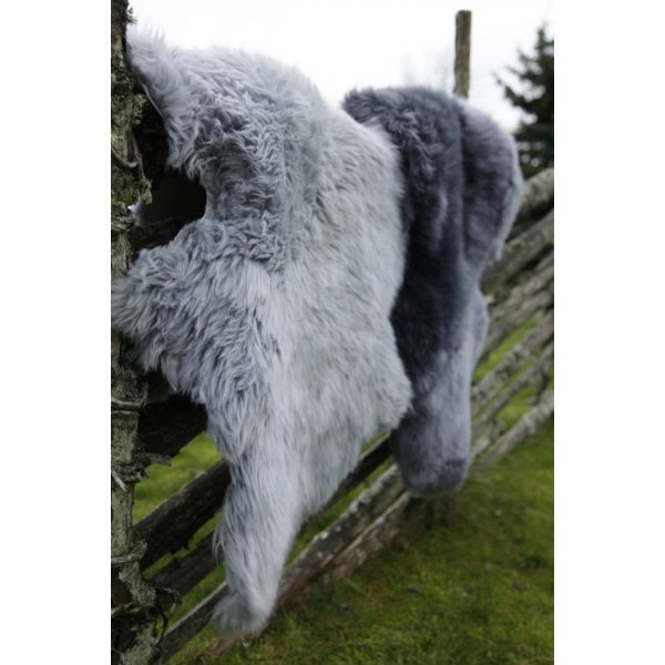 Sanft langhaariges Schaffell in Anthrazit Sanft langhaariges Schaffell in Anthrazit