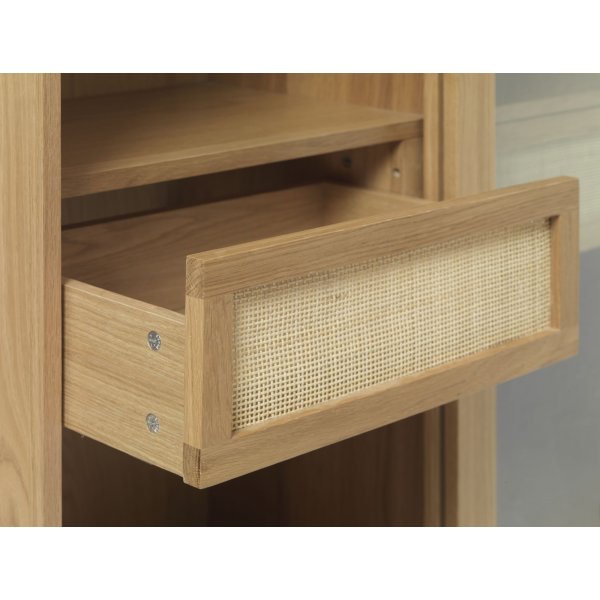 Yuma Vitrine aus gelter Eiche mit Rattan