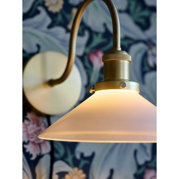 Axel Wandleuchte - Opalglas/Messing - 25 cm Axel Wandleuchte - Opalglas/Messing - 25 cm