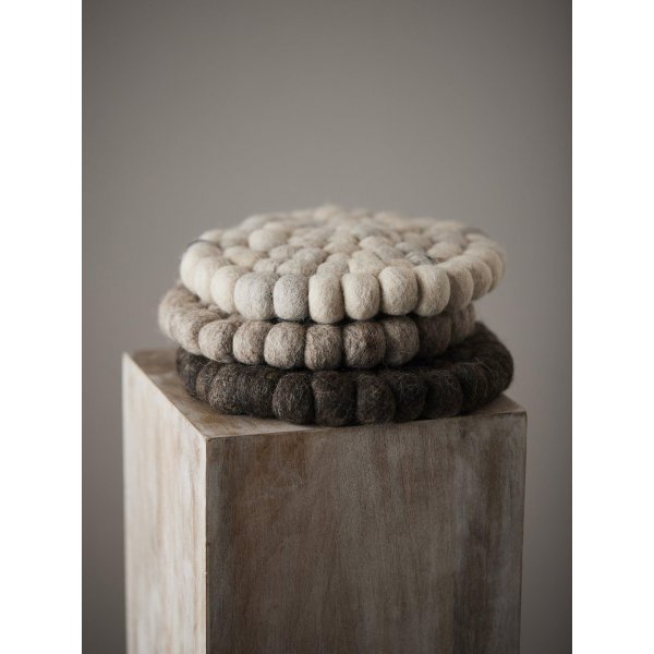 Nisha Untersetzer Ø20 cm - Nougat Nisha Untersetzer Ø20 cm - Nougat